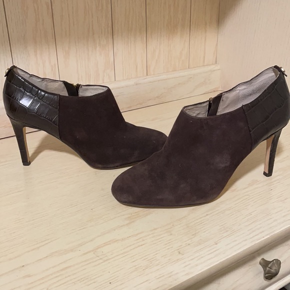 Michael Kors Heeled Boot Dark Brown - Picture 3 of 3
